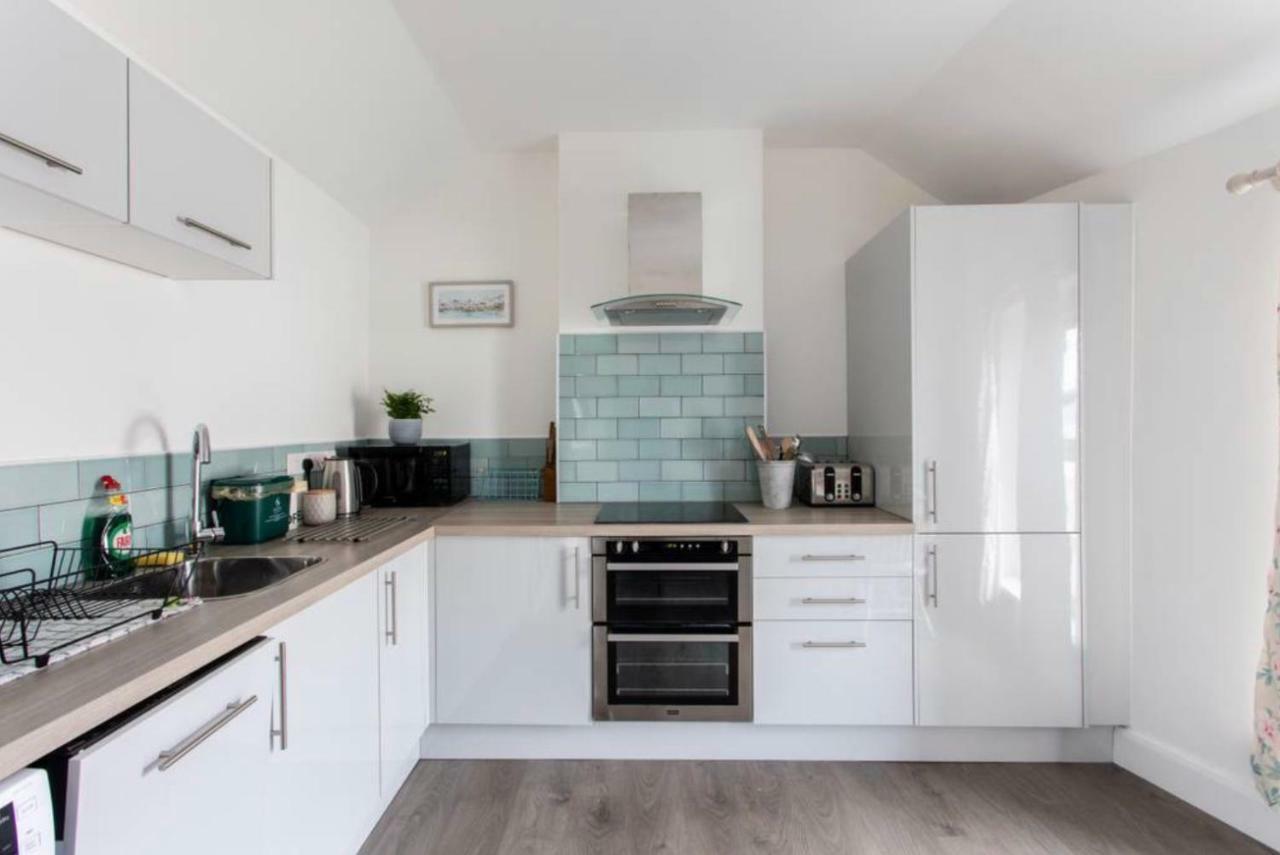 Beautiful Two Bed Mumbles Flat - With Parking Space Exteriör bild